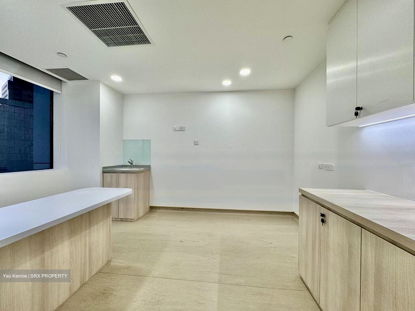 Mount Elizabeth Hospital (D9), Retail #484101411